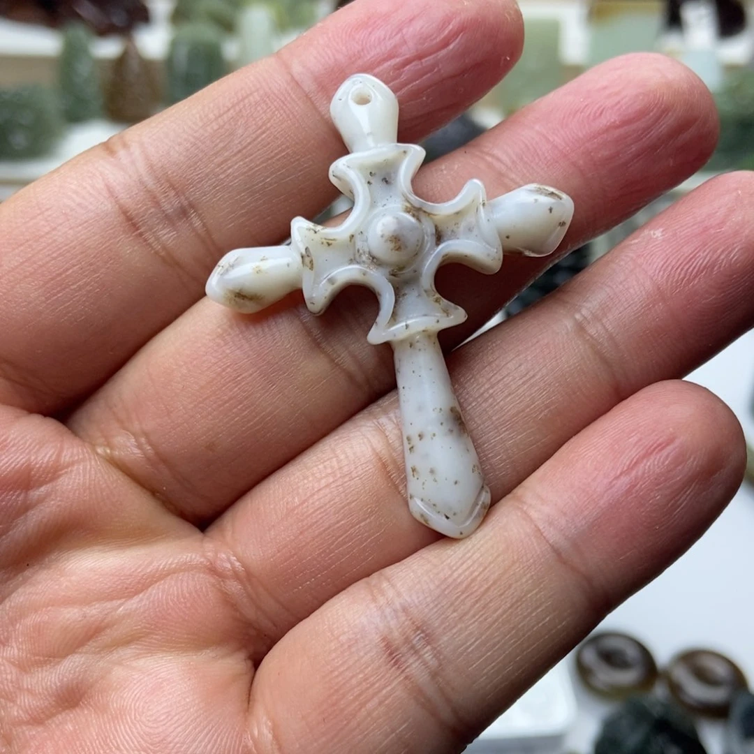 【闪购商品】颈饰未镶嵌和田玉