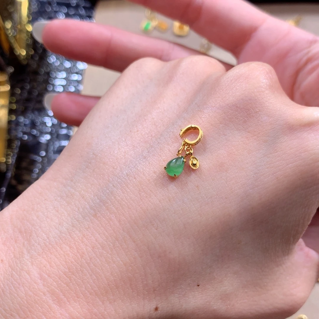 橙***绿翡翠18K金镶嵌颈饰翡翠