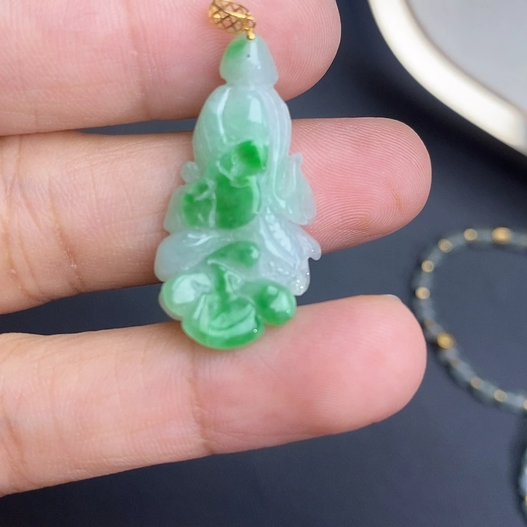 翡翠18K金镶嵌颈饰翡翠