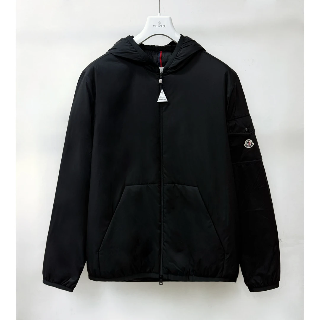 未使用 MONCLER  FW24 休闲简约舒适连帽 1A00026