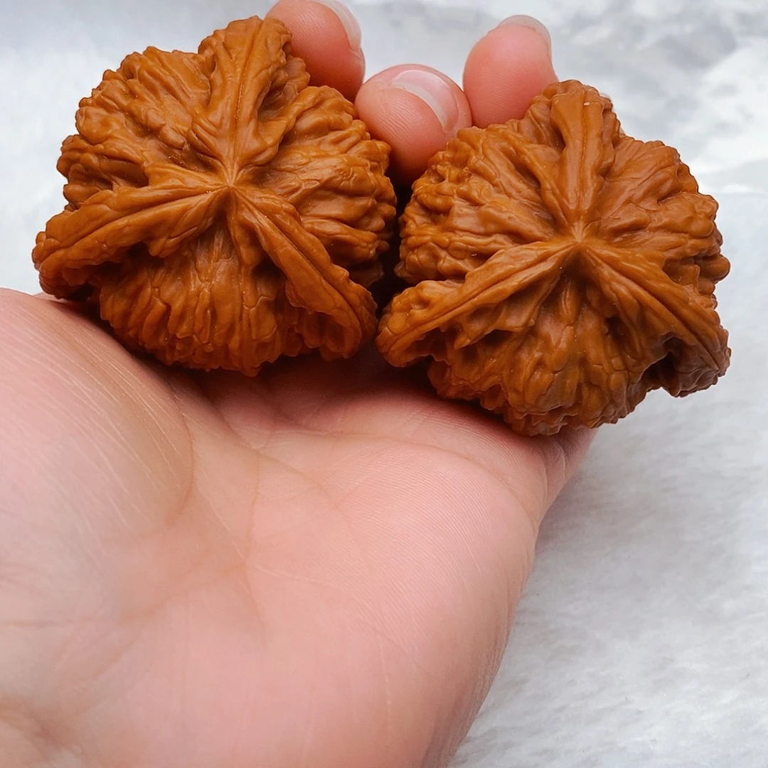 天***空文玩核桃吊坠三棱