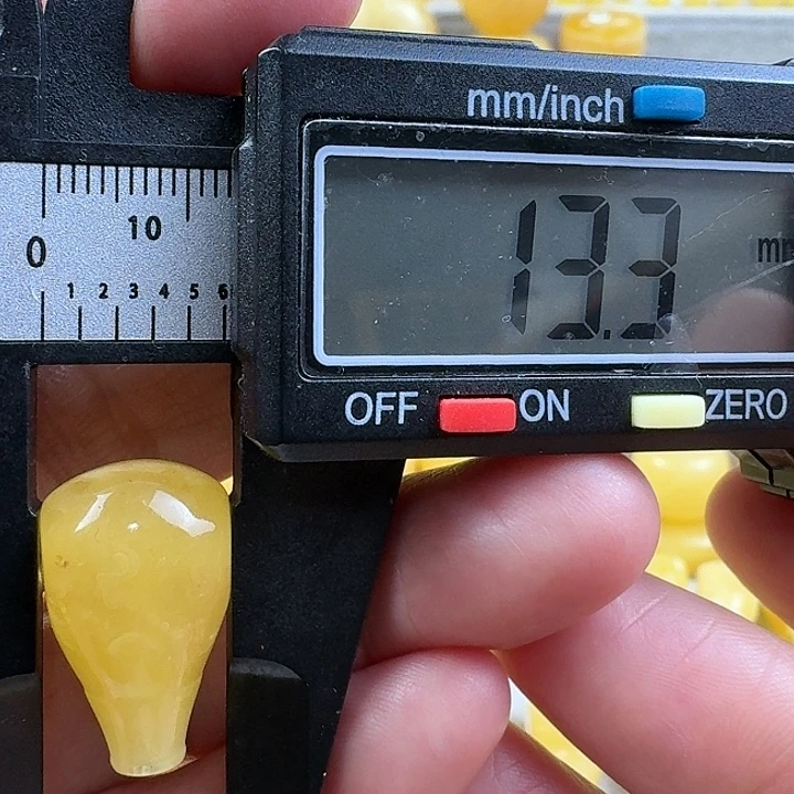 蜜蜡未镶嵌裸石12杂