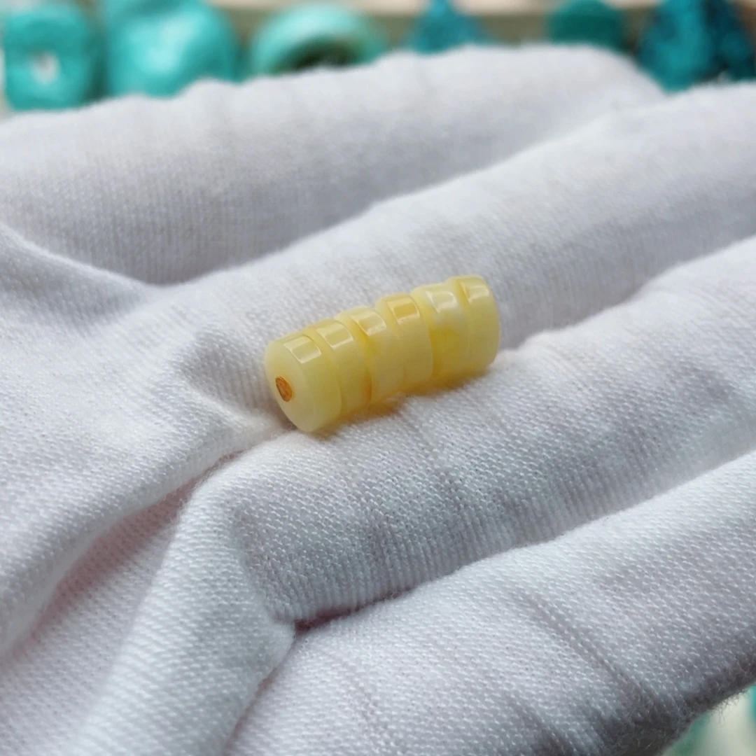 蜜蜡未镶嵌珠宝奇石