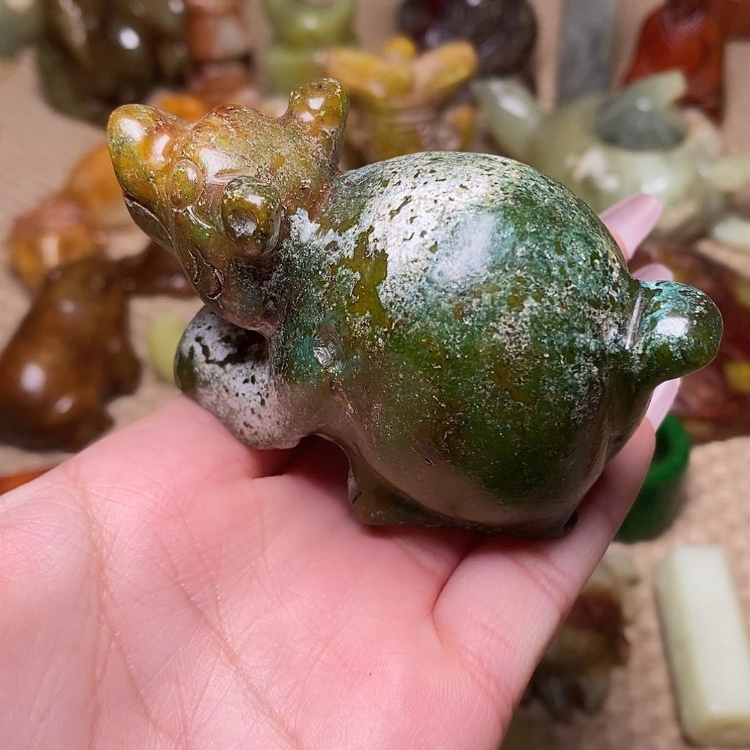 蛇纹石玉足铂镶嵌颈饰