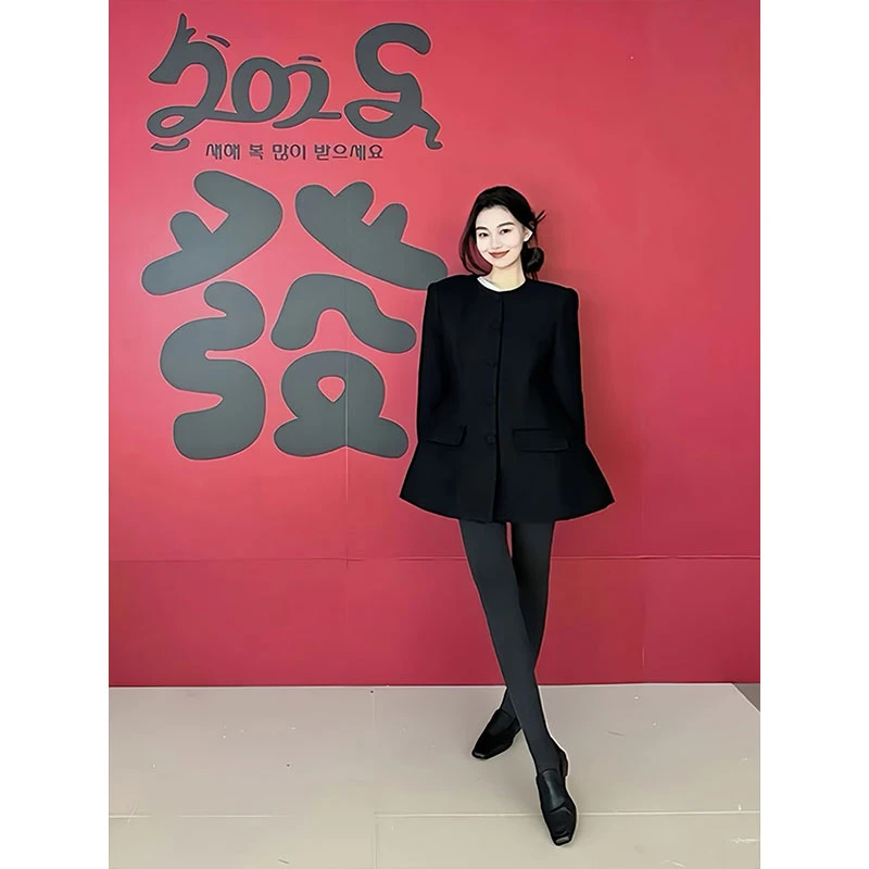 2025秋冬新款厚黑穿搭圆领长袖毛呢西装外套女沙漏型收腰夹棉上衣