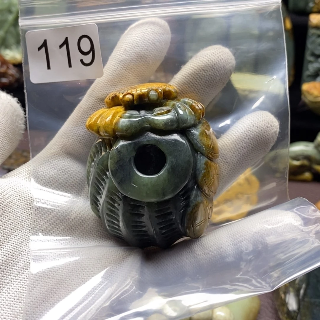 未镶嵌岫岩河磨玉（透闪石质玉）把件董*会