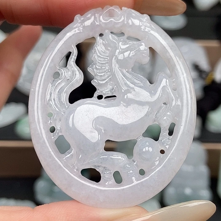 翡翠未镶嵌颈饰马
