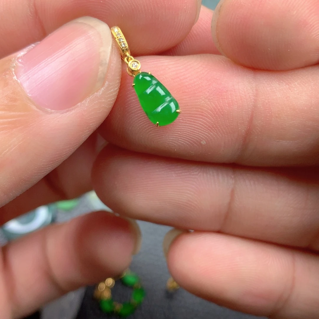 【闪购商品】翡翠18K金镶嵌颈饰翡翠