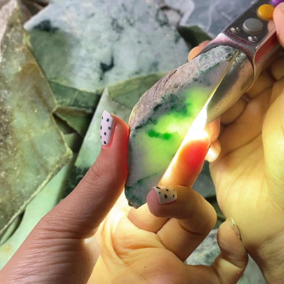 颈饰未镶嵌翡翠天然翡翠