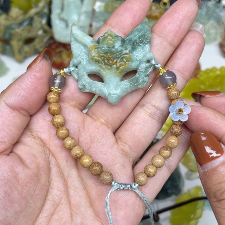 蛇纹石玉未镶嵌颈饰