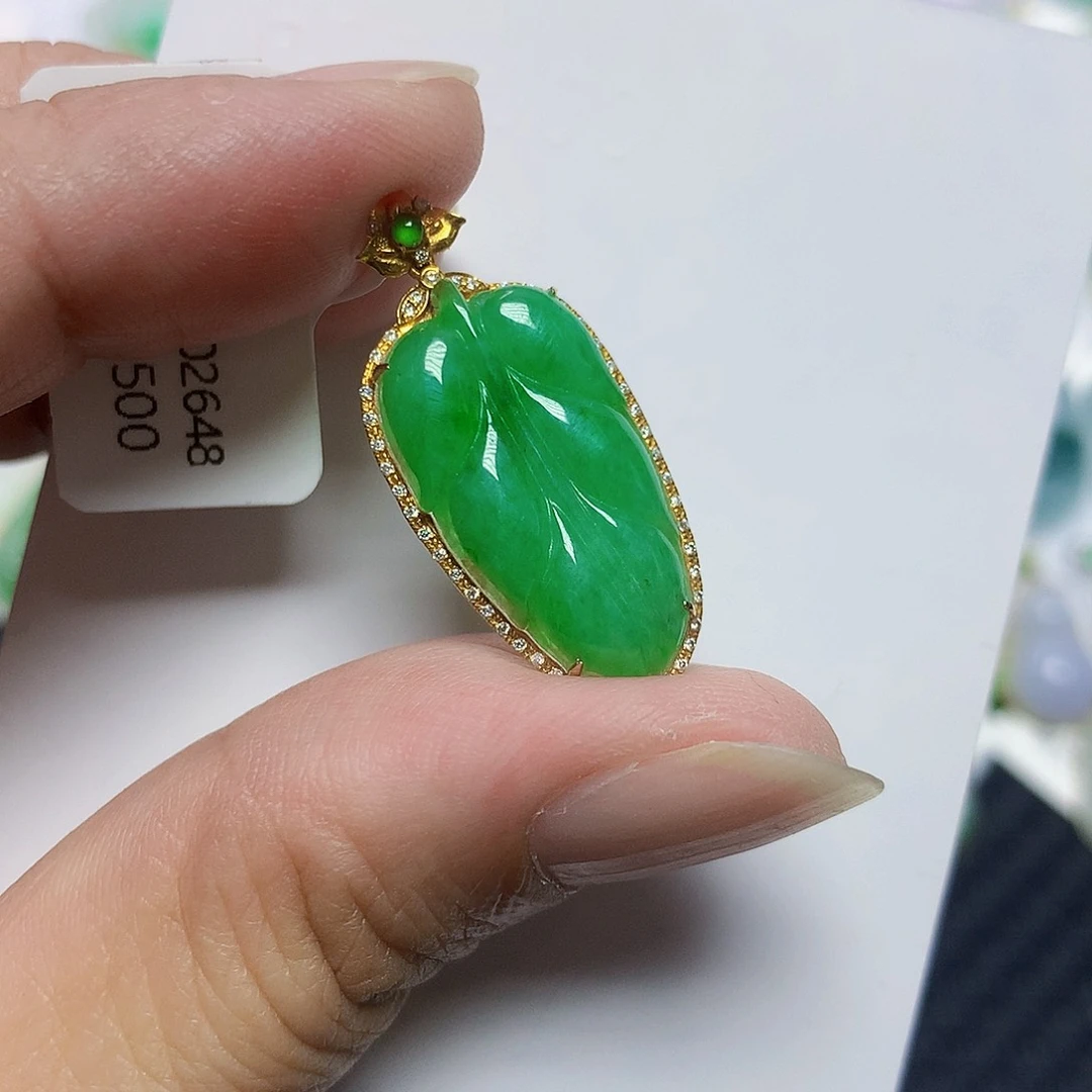 翡翠18K金镶嵌颈饰翡翠