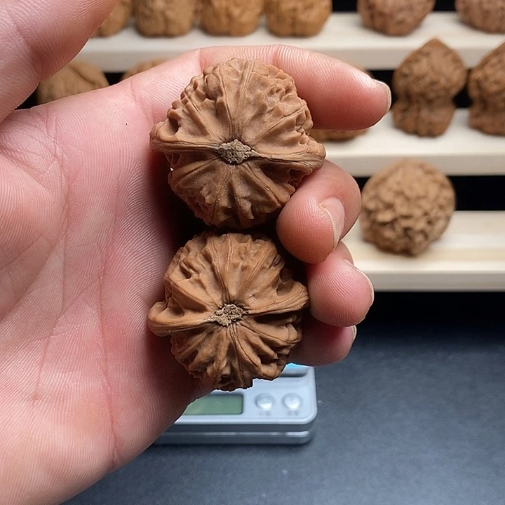 文玩核桃把件宫灯