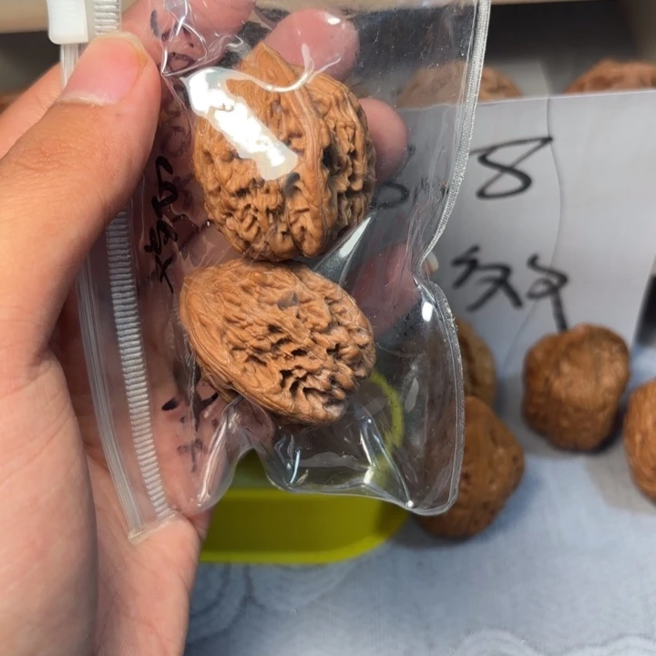 到****核桃虎头虎头文玩核桃