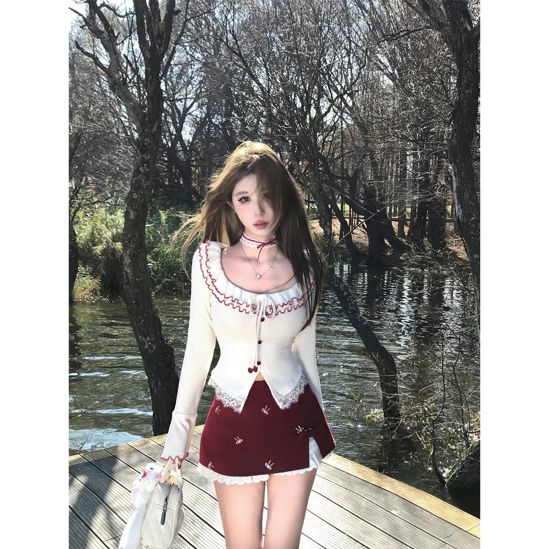 Mejiu蜜九【色彩心扉】蕾丝拼接荷叶边女春季设计长袖上衣打底短款