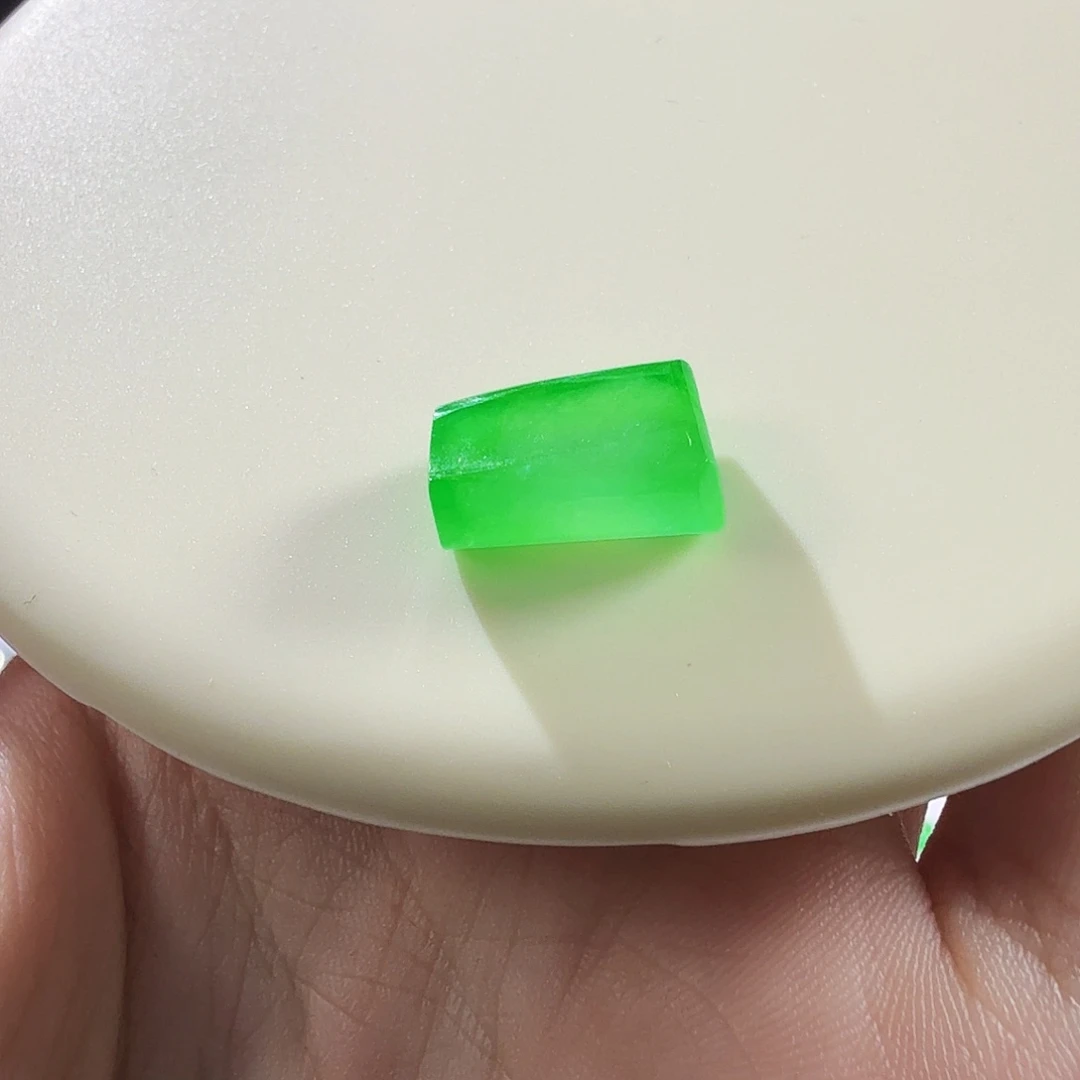 翡翠未镶嵌颈饰裸石