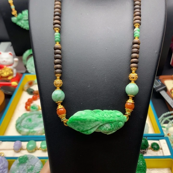 翡翠未镶嵌颈饰翡翠鱼