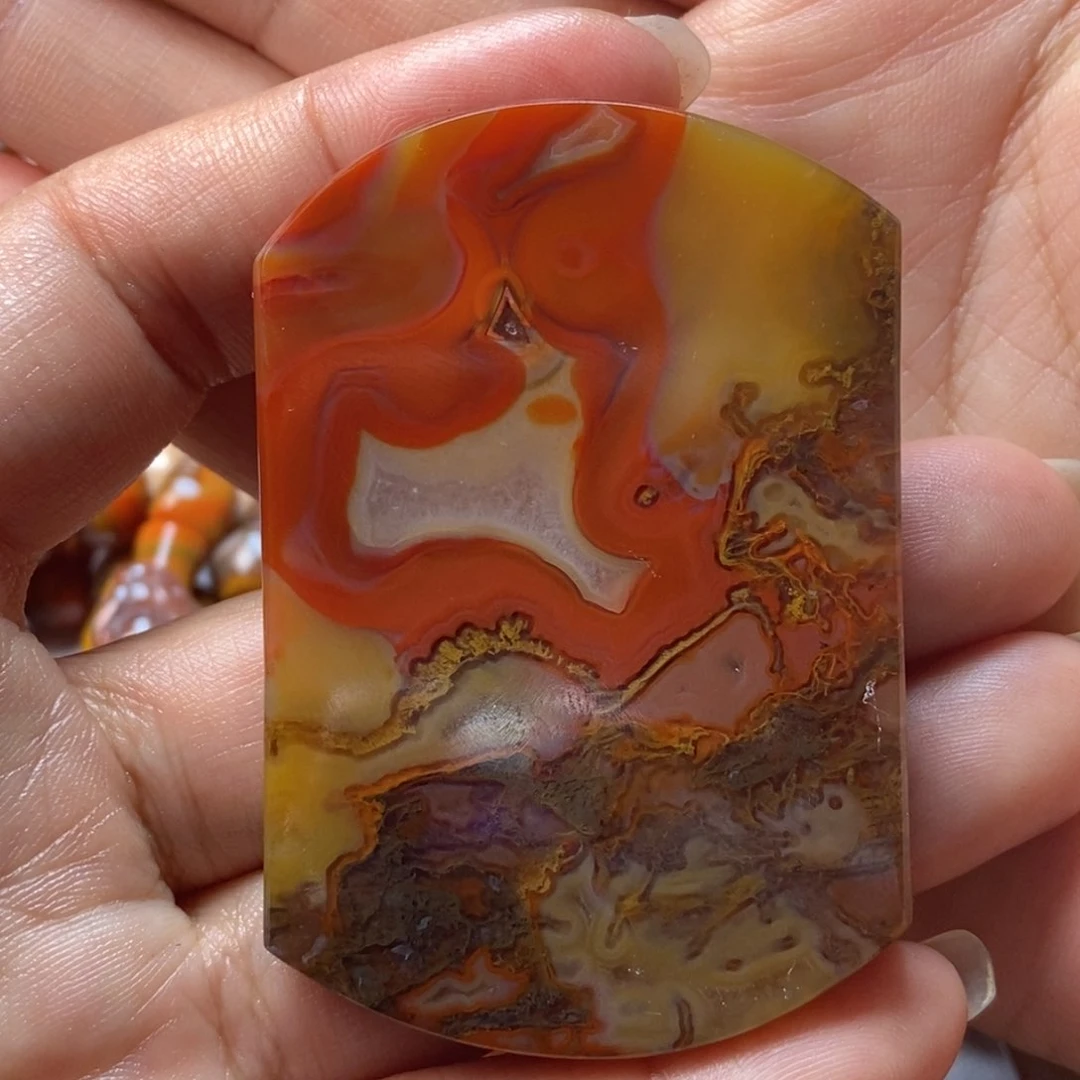 玛瑙/玉髓颈饰未镶嵌月**清战国红