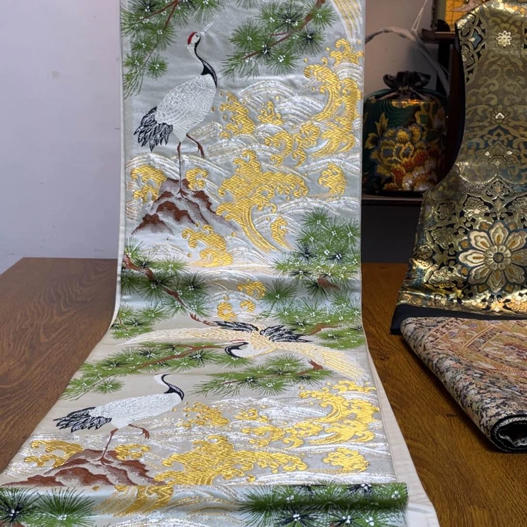 织绣织锦缎，织锦缎