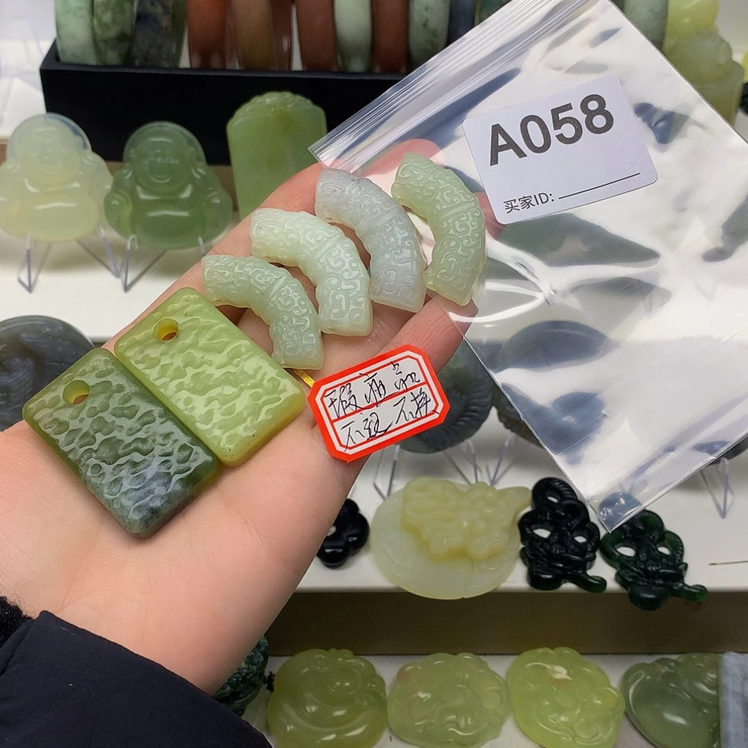 蛇纹石玉颈饰未镶嵌?**w