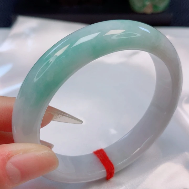 翡翠手镯未镶嵌56圈