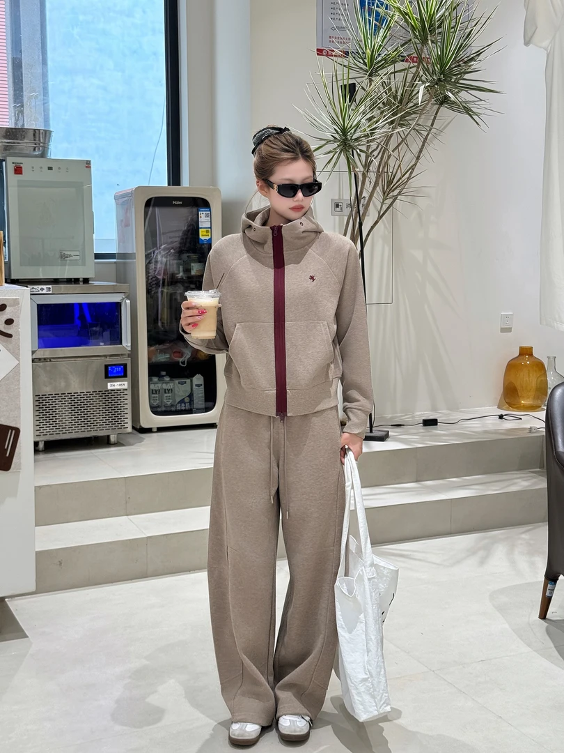 【保罗彼得】秋季小马刺绣设计撞色拉链连帽外套弯刀裤套装570571