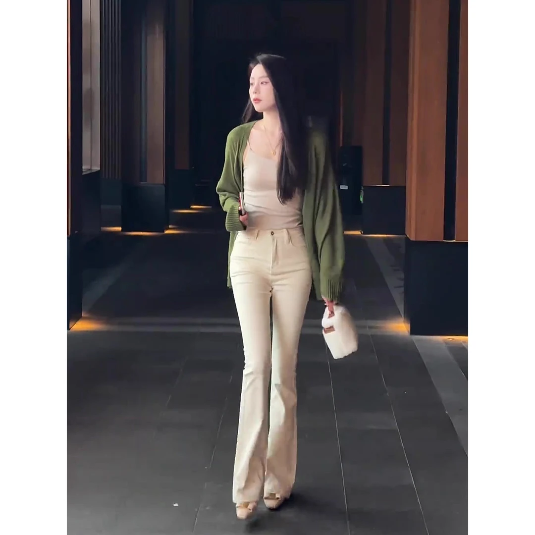 高级感巨好看的套装女2025新款秋季气质绿色毛衣白色休闲裤两件套