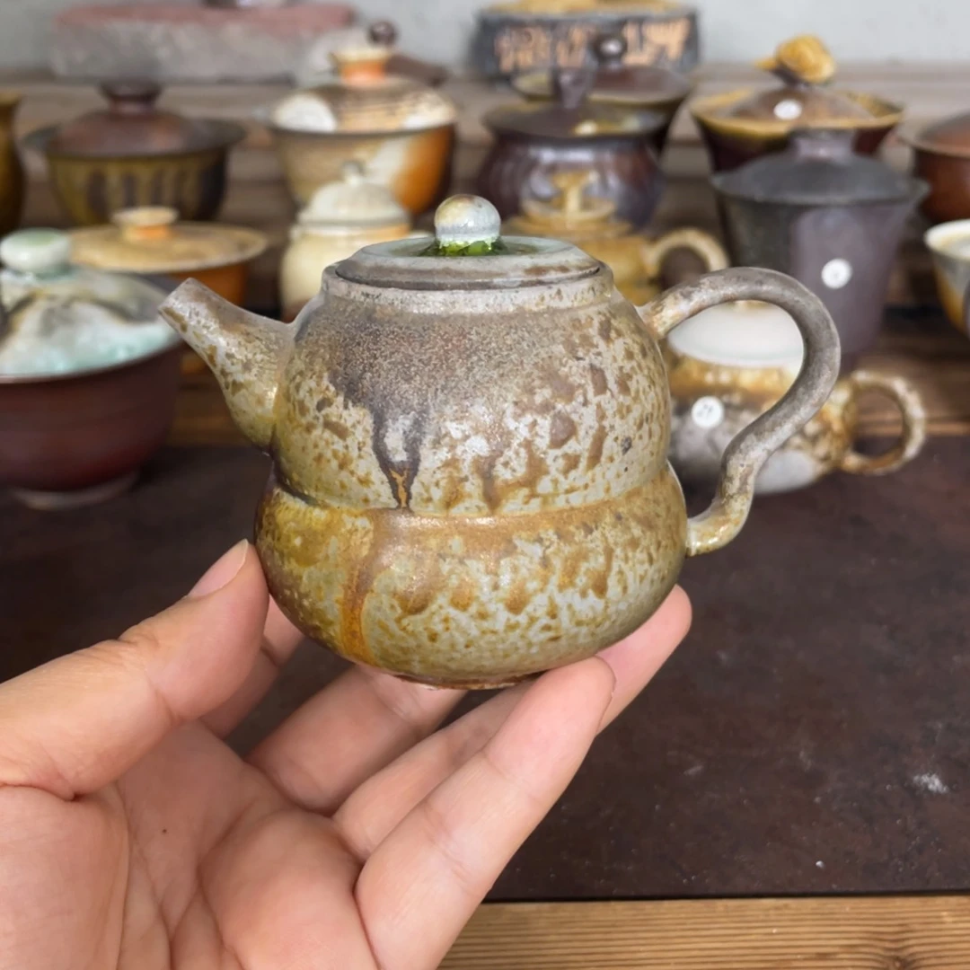 葫芦壶。陶泥。 默认微瑕。