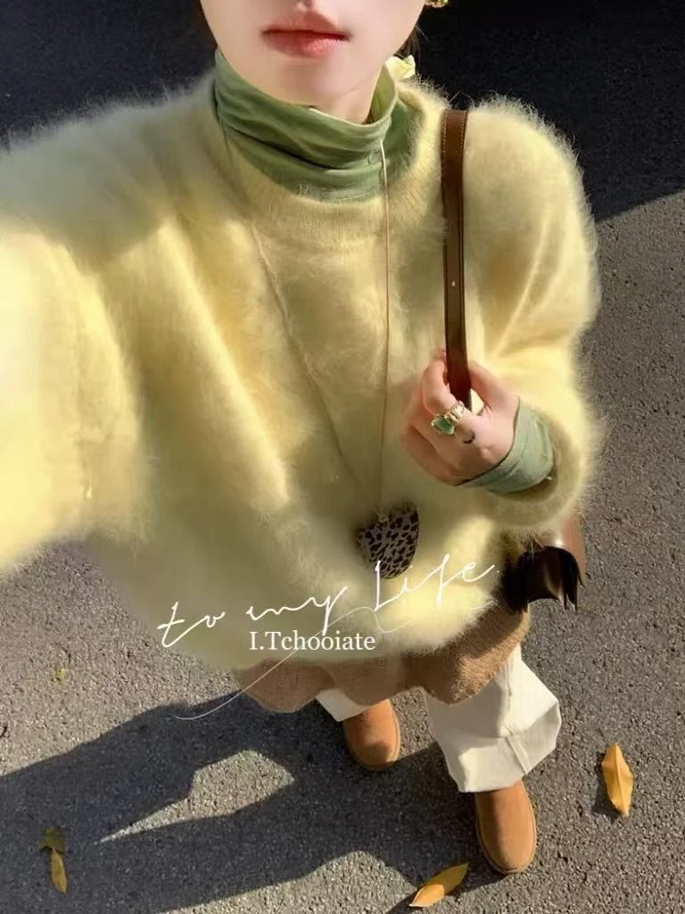 7351【臻炫女装】在逃公主~秋冬季新款高级感圆领纯色拉绒工艺上衣