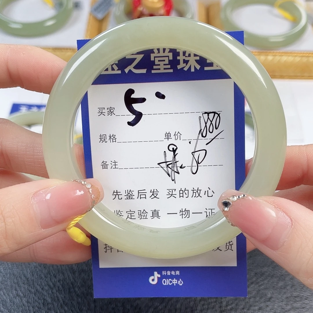 和田玉未镶嵌手镯