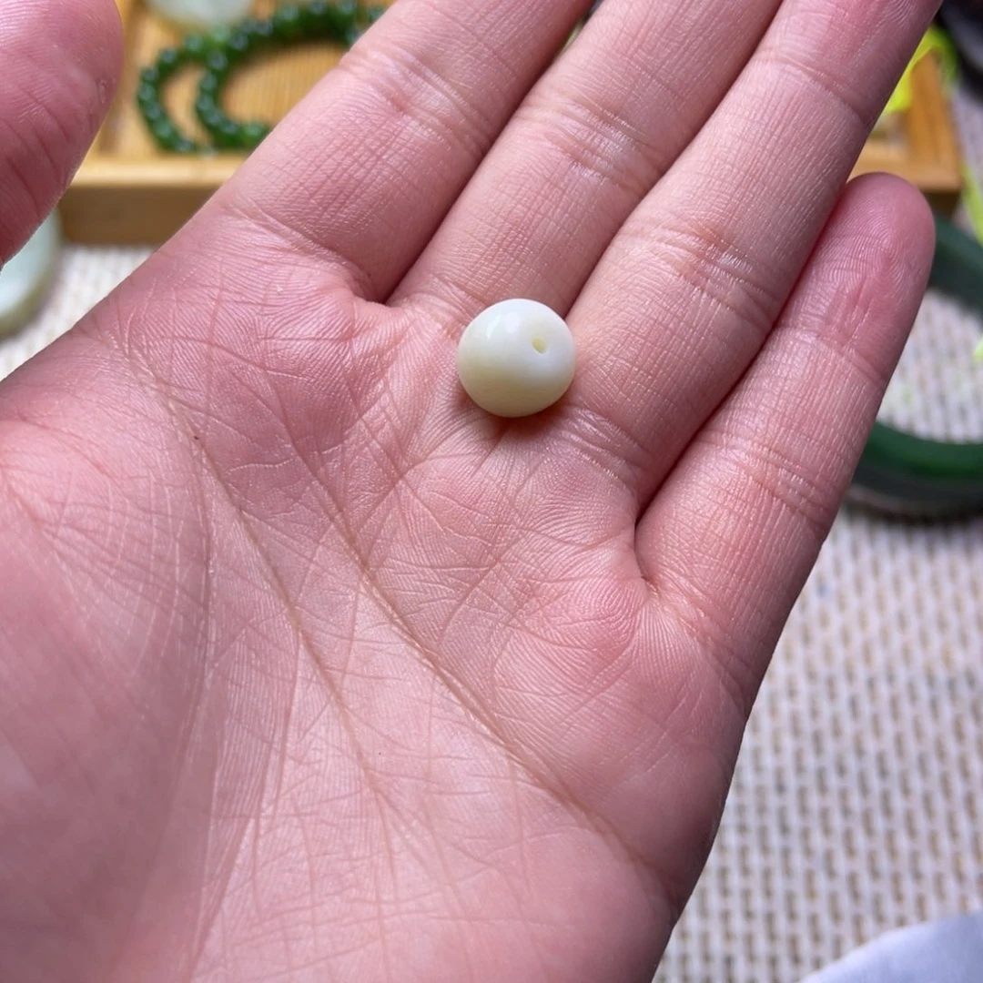 未镶嵌手镯和田玉胡****