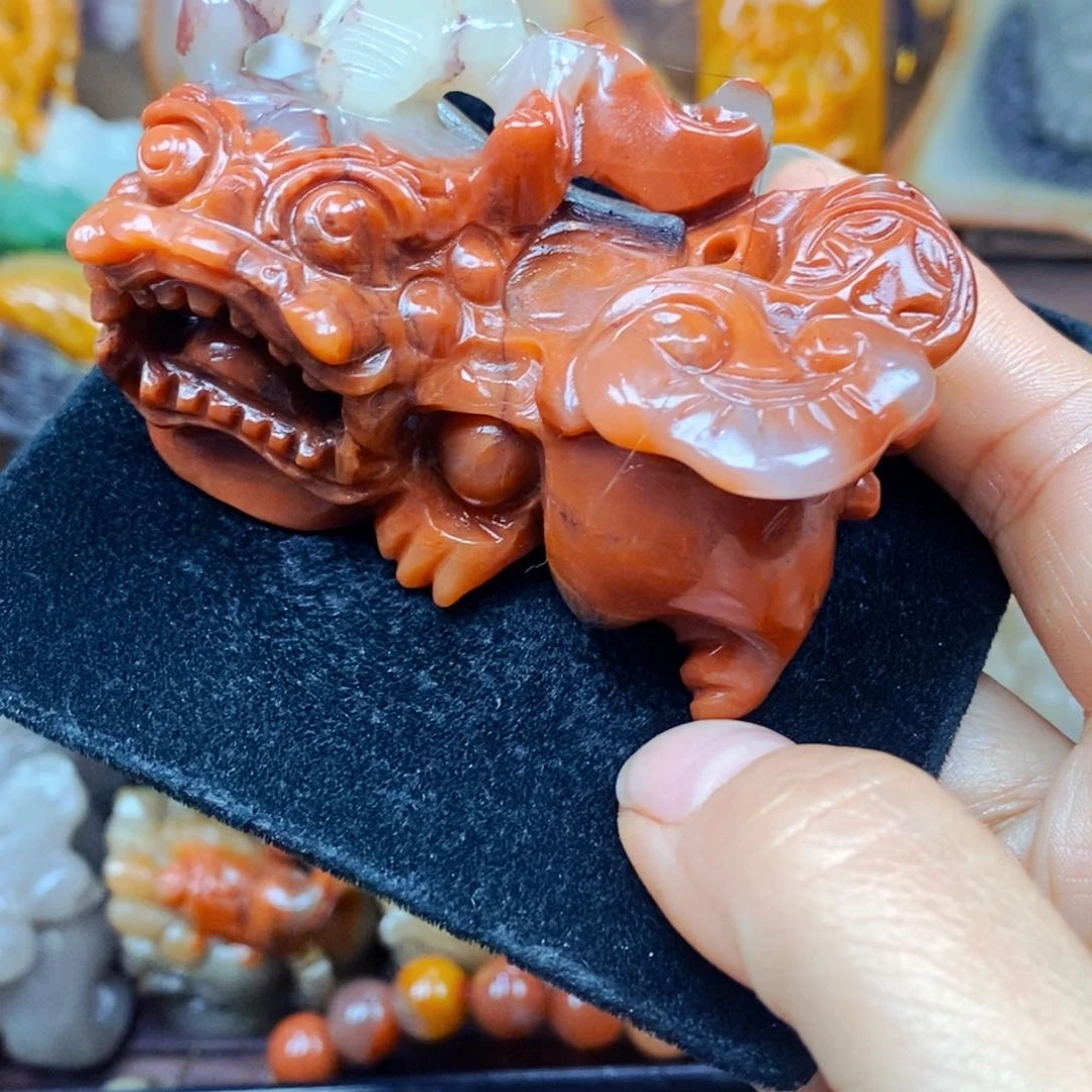 未镶嵌石英质玉（黄龙玉）颈饰