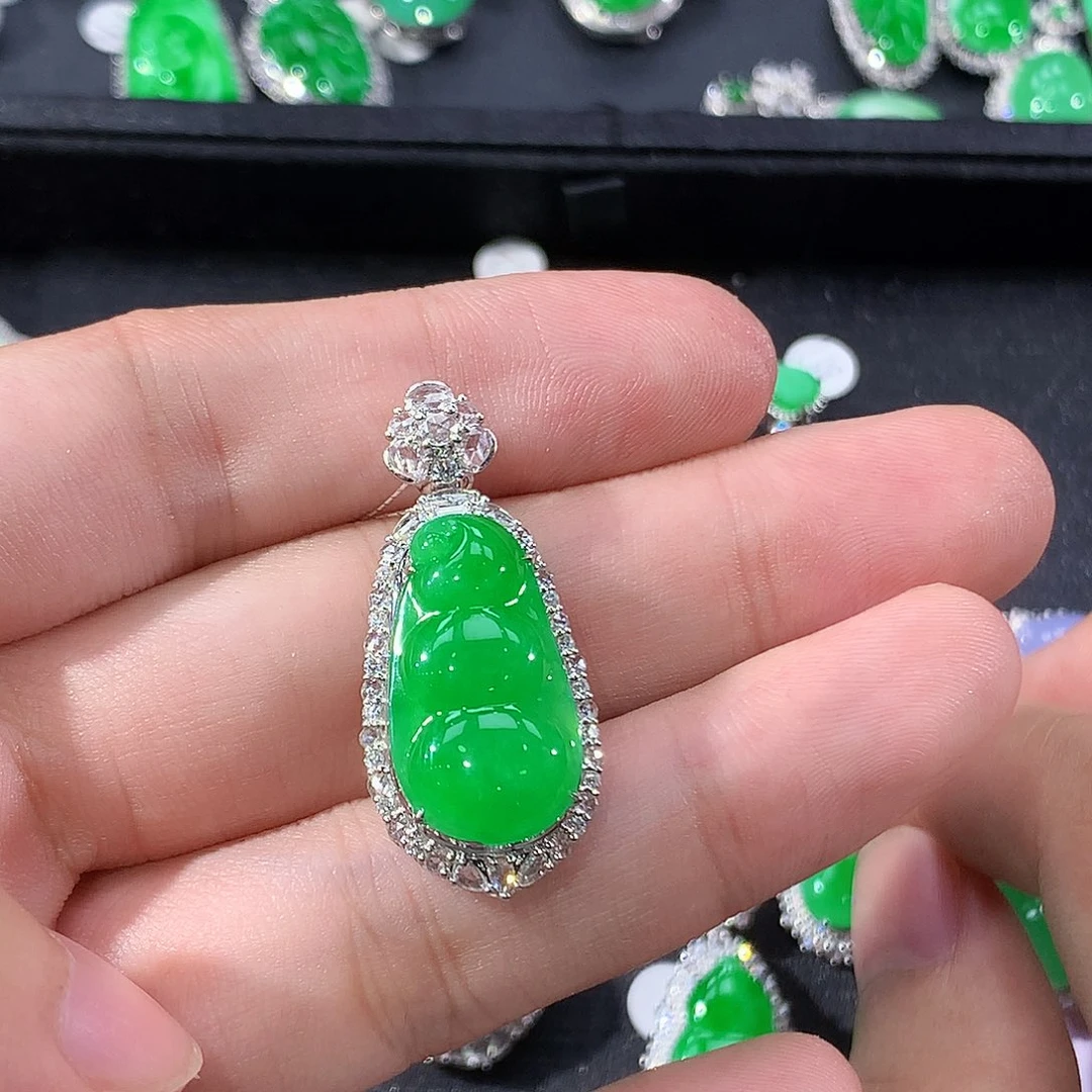 翡翠18K金镶嵌颈饰