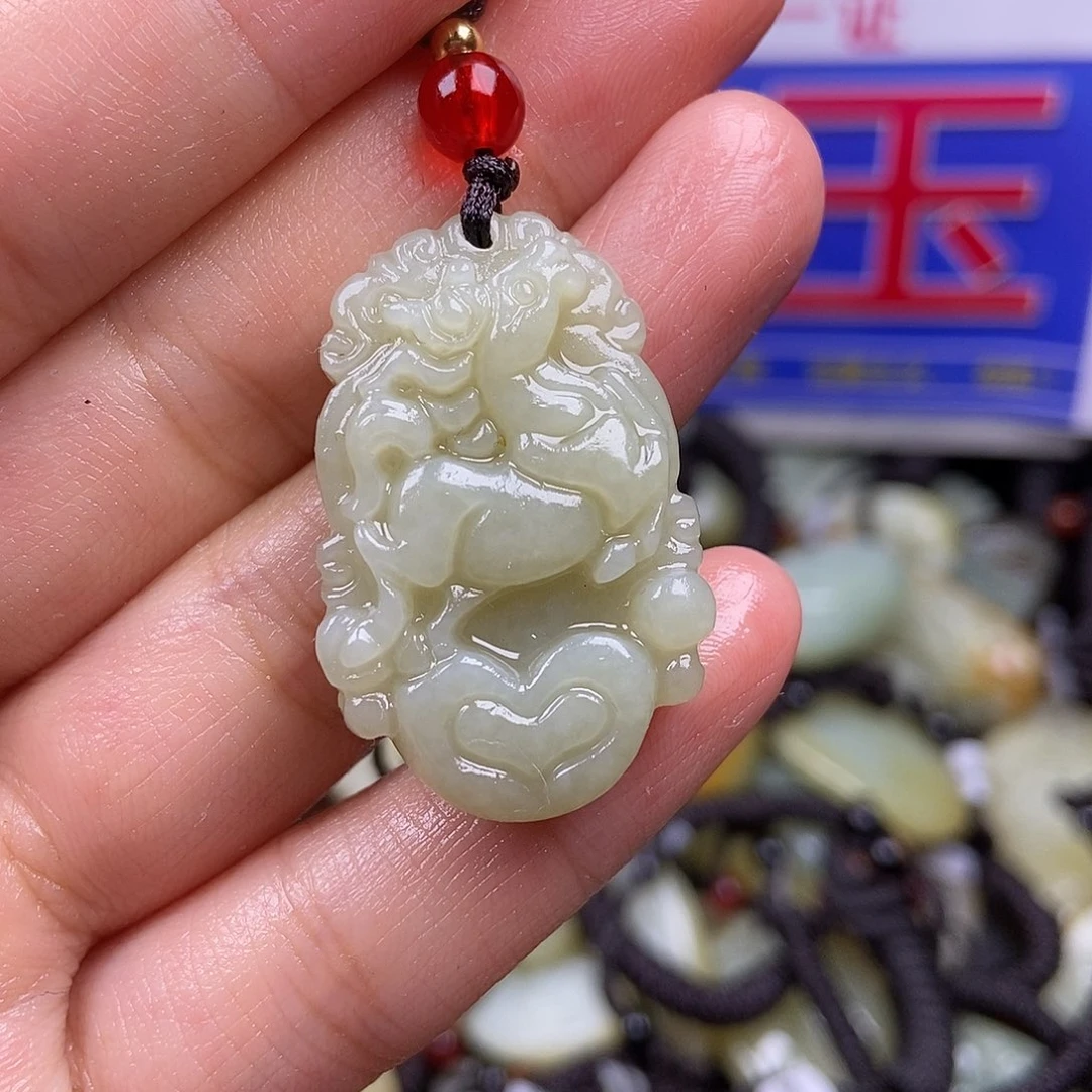 颈饰未镶嵌和田玉