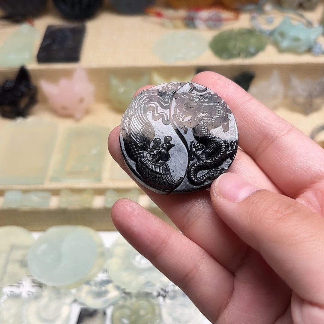 蛇纹石玉颈饰合金