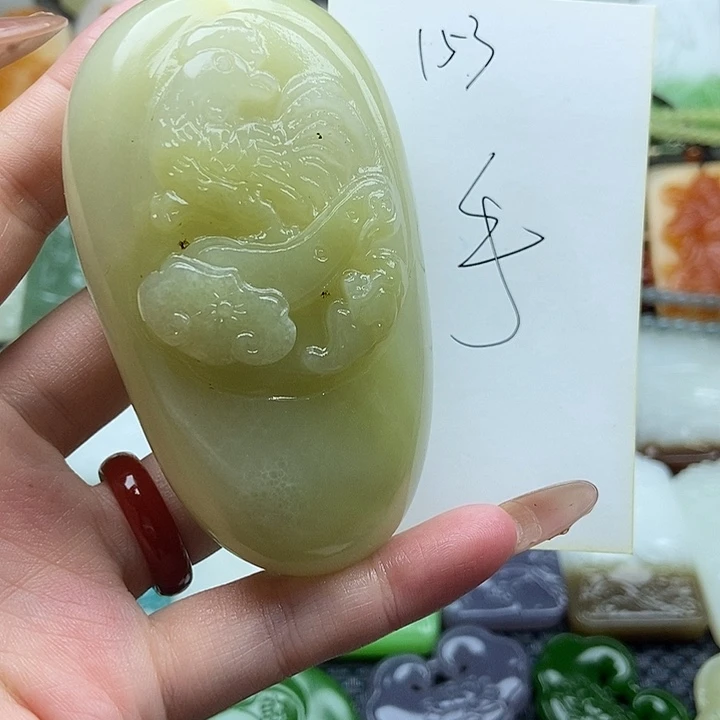 颈饰未镶嵌石英质玉