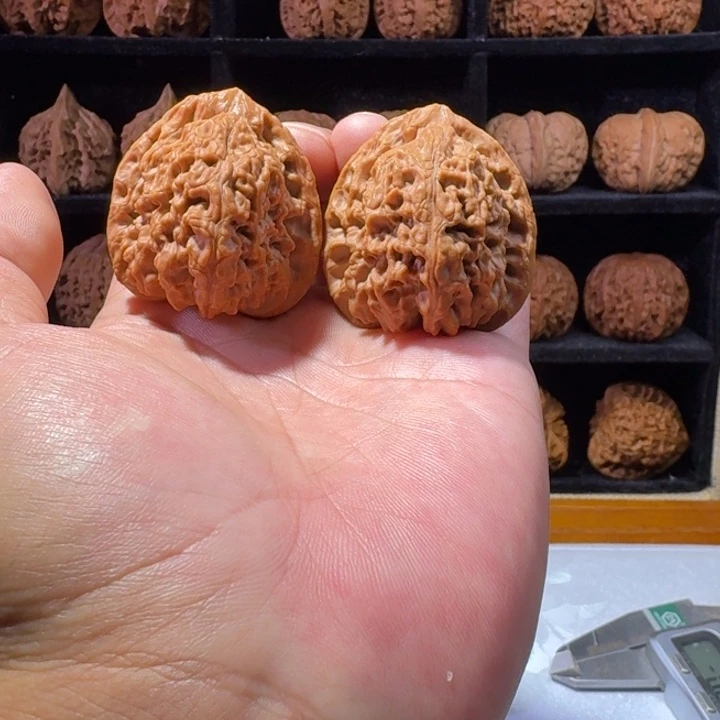 吊坠文玩核桃41.5南疆石，有针尖黄