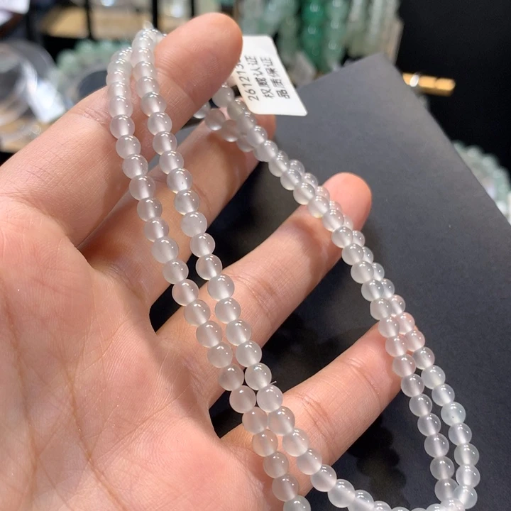 南***风石英质玉未镶嵌颈饰