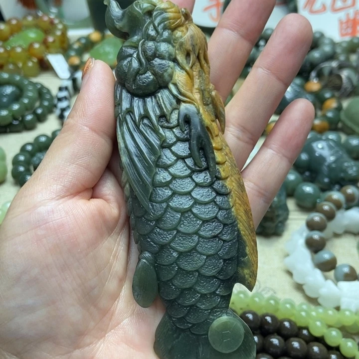 透闪石质玉未镶嵌把件