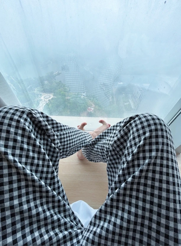 女生黑白款线织格子裤