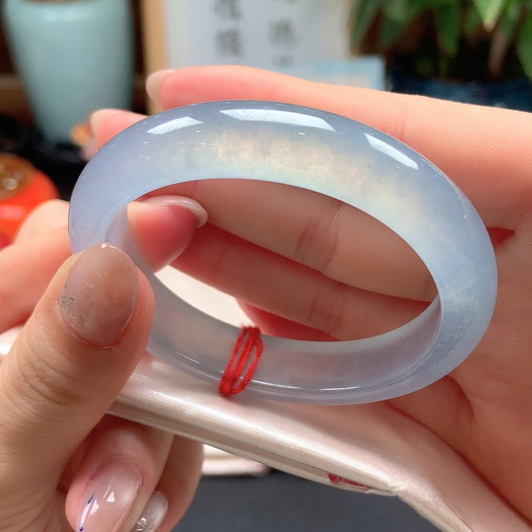 翡翠未镶嵌手镯冰蓝炸光贵妃34号