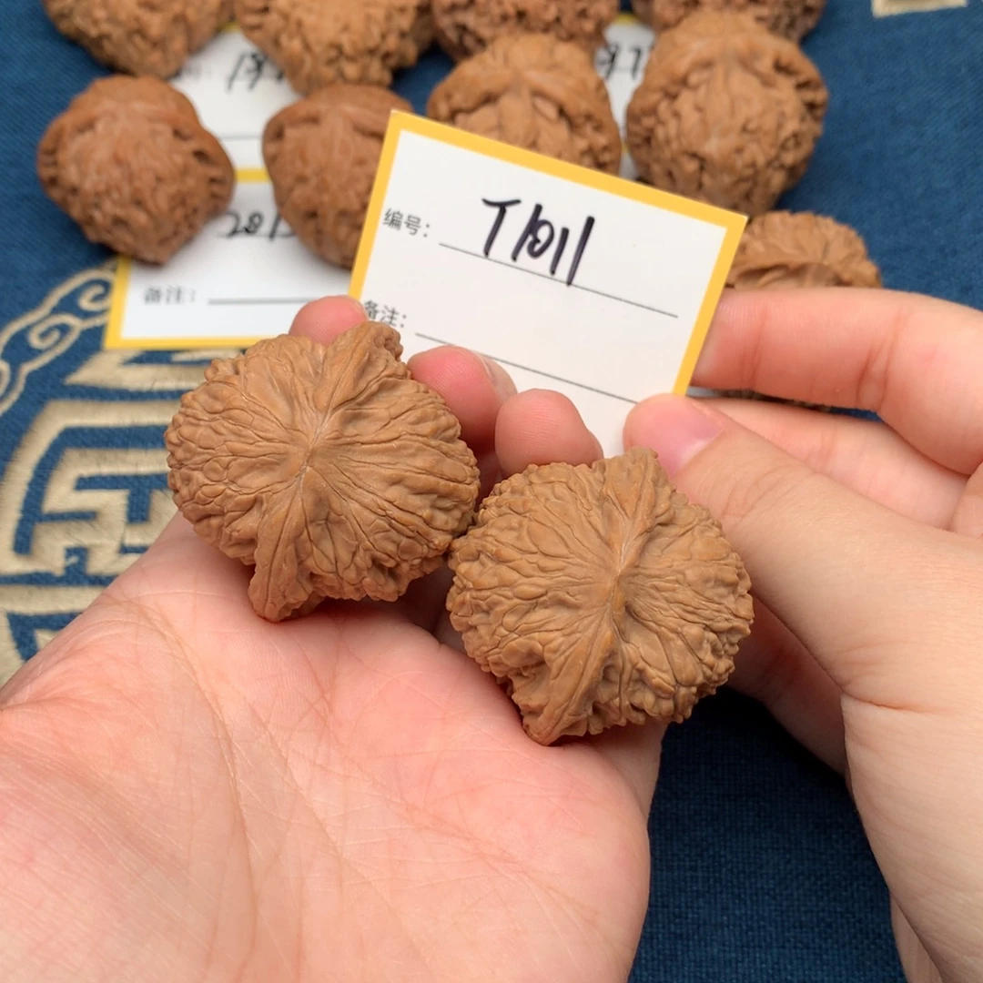 文玩核桃把件41绣球 1011