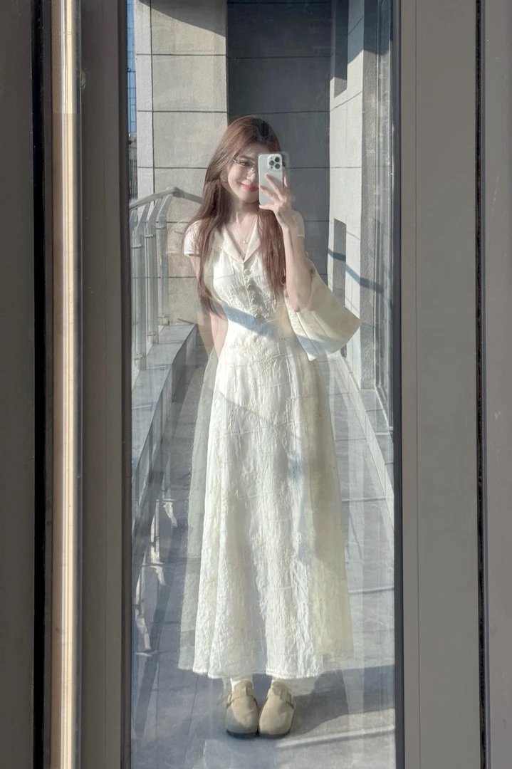 白色刺绣气质连衣裙女2025新款夏装裙子独特漂亮法式收腰显瘦气质