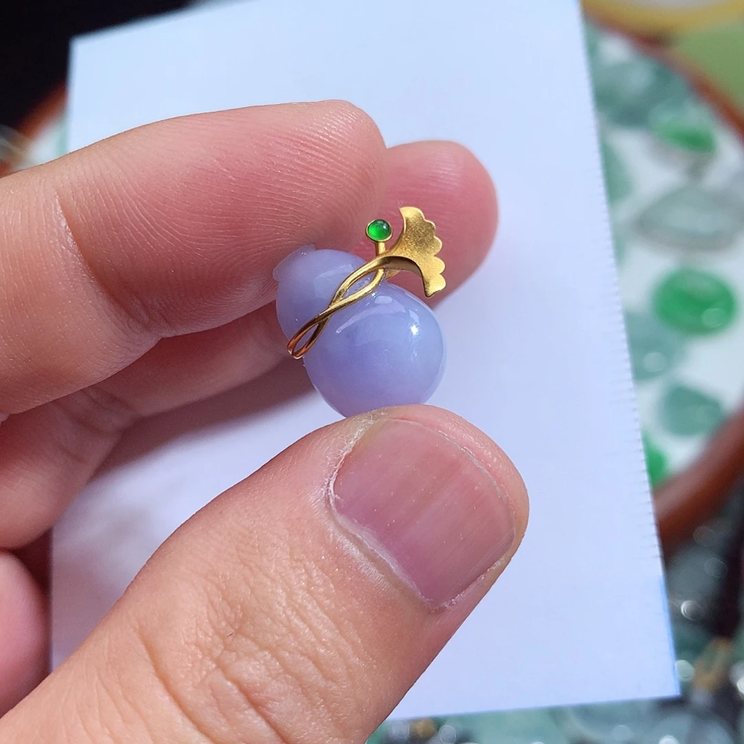 翡翠未镶嵌颈饰葫芦