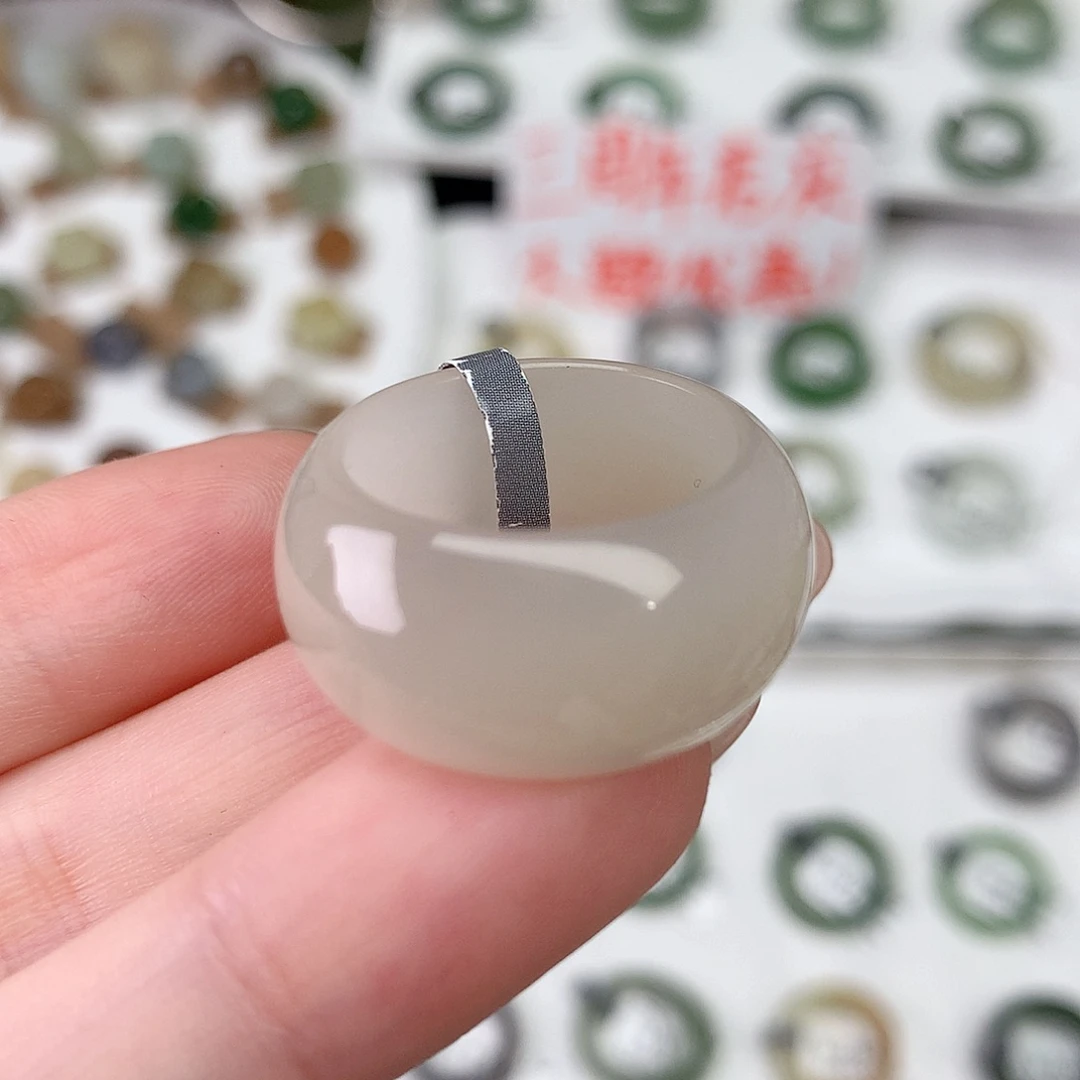 未镶嵌戒指和田玉