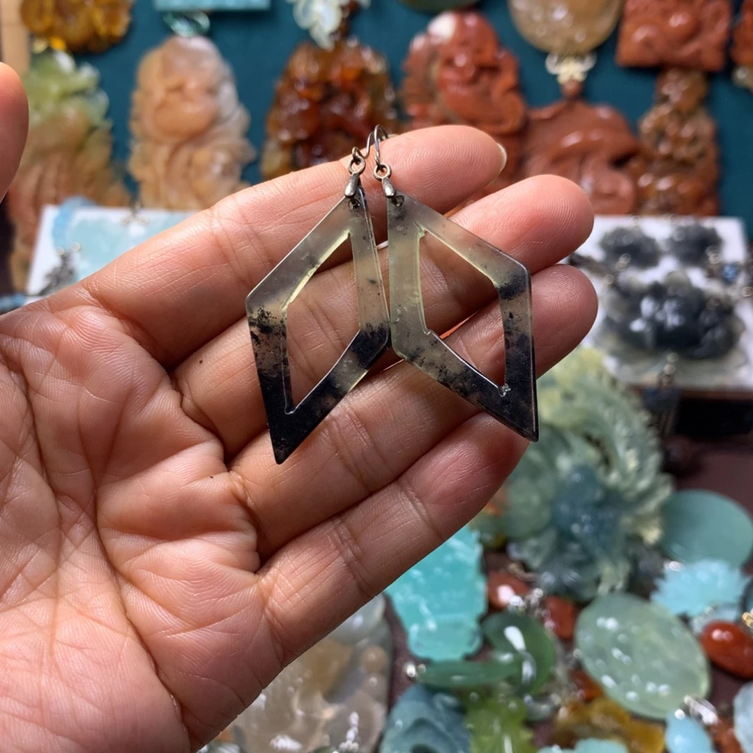 蛇纹石玉未镶嵌耳坠