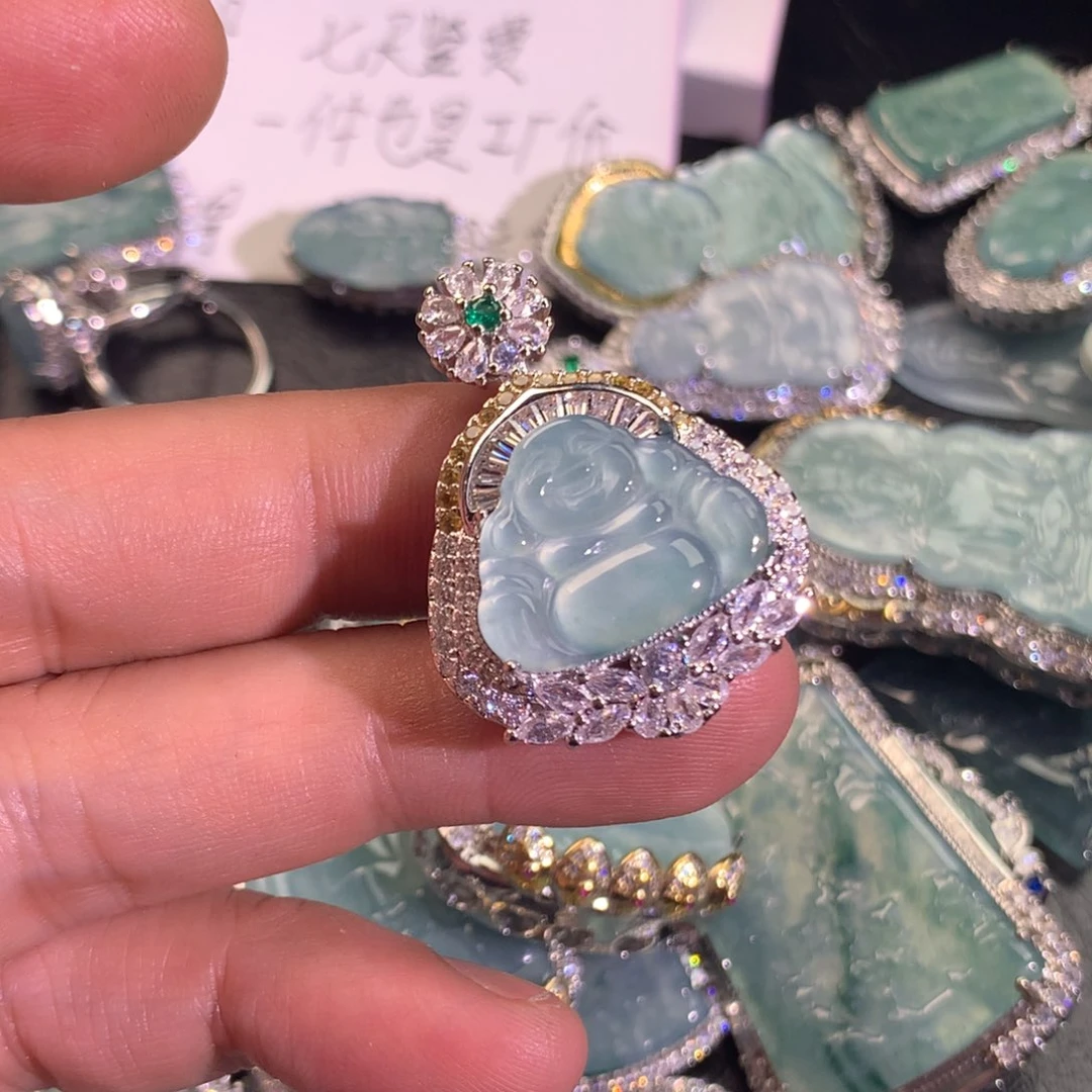 翡翠颈饰未镶嵌佛公