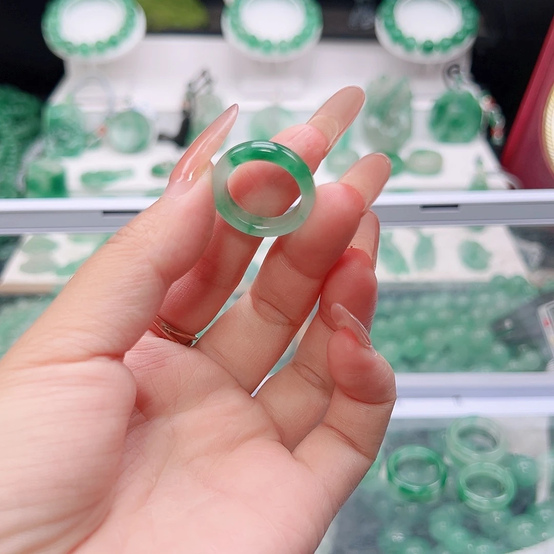 石英质玉（非洲翠）未镶嵌戒指