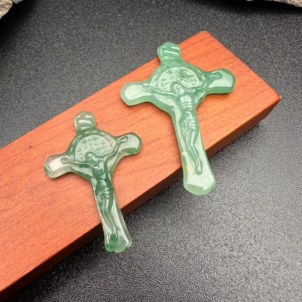 Jesus 非洲翠十字架吊坠 石英质玉 贡山商店