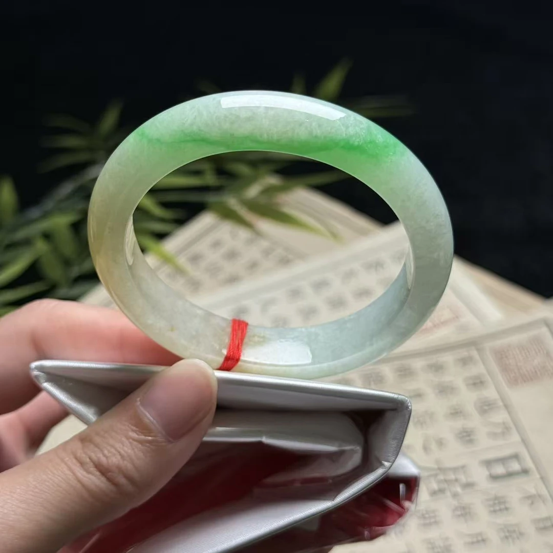 思懿珠宝   翡翠贵妃手镯55圈-63800-1