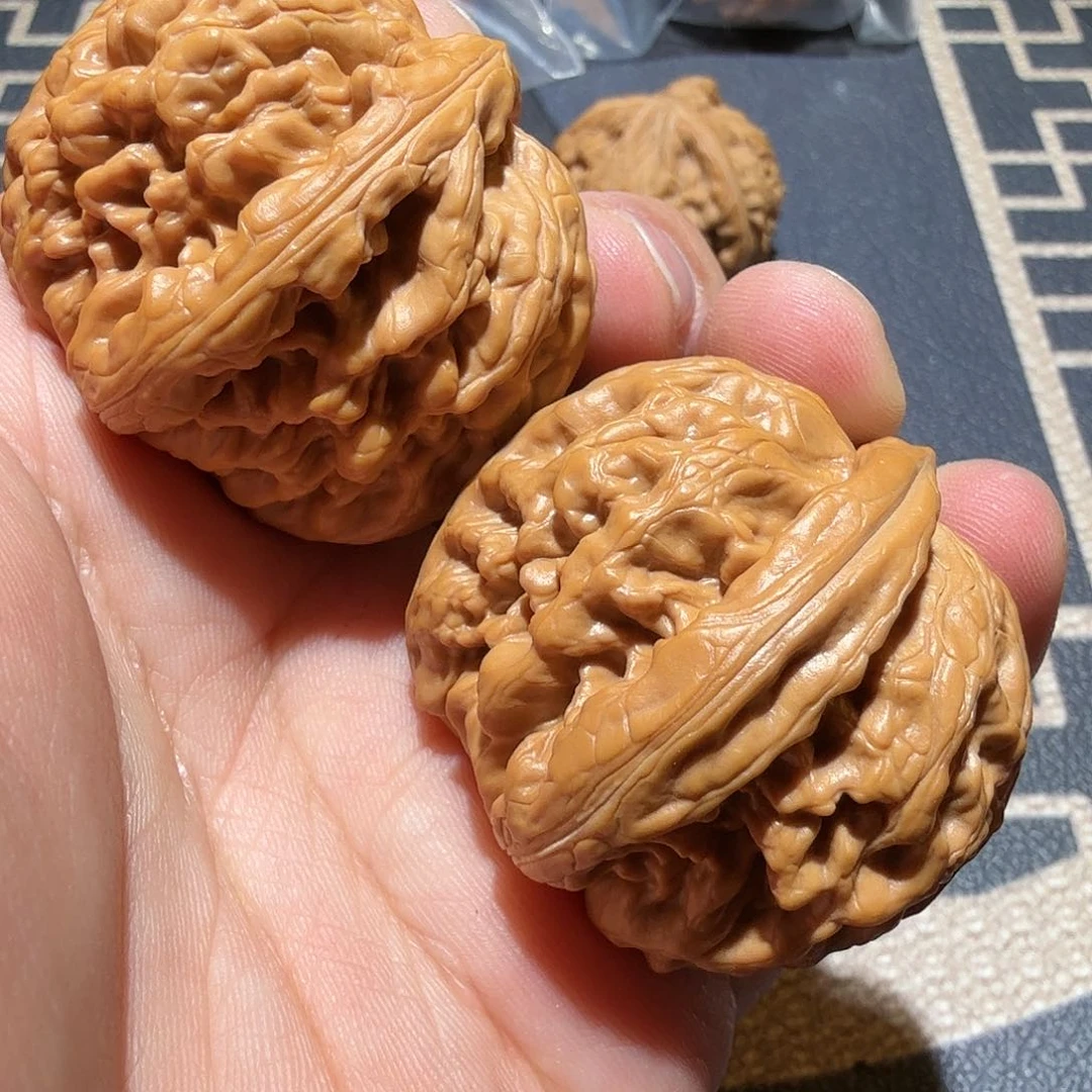 文玩核桃把件红锦鲤